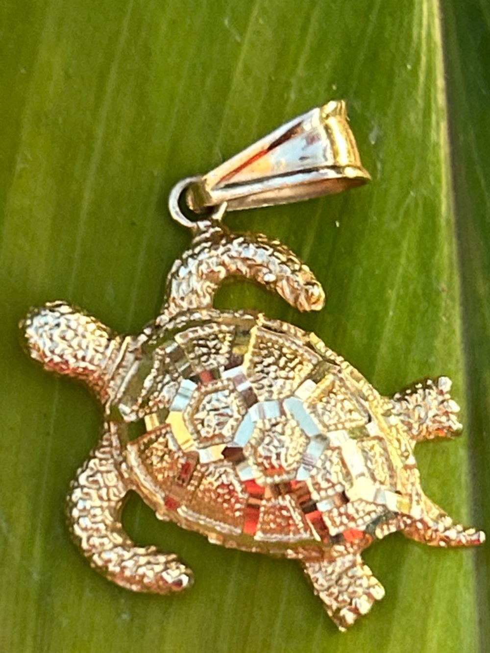 14k yellow Gold Hawaiian sea Turtle honu Pendant Charm not scrap 4.50 grams